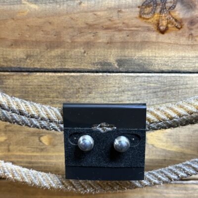 Navajo Pearl Studs - 16mm