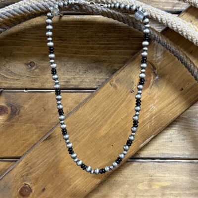Navajo Pearls/Black Onyx 5-7mm Alternating Stones-18
